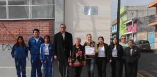 Entrega Paola Angon calle pavimentada a vecinos de Santiago Mixquitla