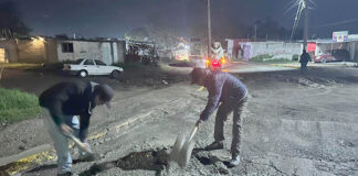En Amozoc realizan bacheo nocturno para mejorar vialidades
