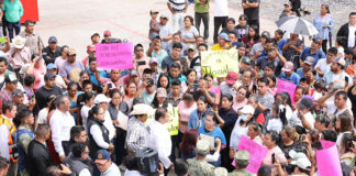 Gobernador Armenta se reúne con damnificados de la región de Tlacuilotepec