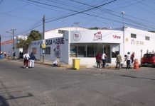 Lupita Fernández encabeza faena comunitaria en Casa del Abue