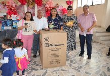 Severiano de la Rosa inicia festejos del Día de las Madres recorriendo el municipio de Amozoc