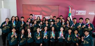 Gobierno estatal premia esfuerzo de atletas poblanos en Olimpiada CONADE 2026