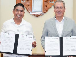 Firma Pepe Chedraui hermanamiento entre Puebla capital y Huatulco