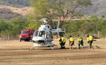 Gobierno del estado continúa combate de incendio en la Mixteca