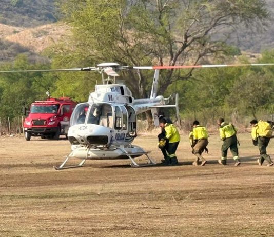 Gobierno del estado continúa combate de incendio en la Mixteca