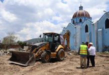 Supervisa Severiano de la Rosa trabajos de mejoramiento en la iglesia del barrio de Santo Ángel
