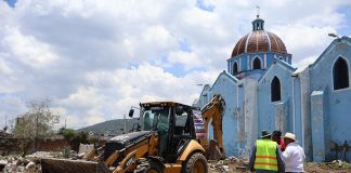 Supervisa Severiano de la Rosa trabajos de mejoramiento en la iglesia del barrio de Santo Ángel