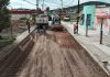 Gobierno de Amozoc mejora caminos con trabajos de rastreo y nivelación