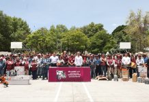 Entrega Pepe Chedraui herramienta a personal de Servicios Públicos para el mantenimiento de la ciudad