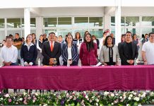 Tras firma de convenio, entrega Tonantzin Fernández becas UDLAP a jóvenes cholultecas