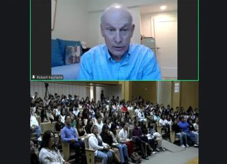Dicta conferencia magistral el politólogo Robert Keohane a estudiantes de la BUAP