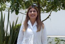 La investigadora desarrolla el proyecto de la determinación del mecanismo químico en SERS