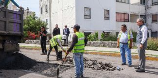 Supervisa Pepe Chedraui labores de bacheo en colonia La Noria
