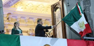 Gobernador Armenta Mier honra a heroínas y madres buscadoras en el grito de independencia