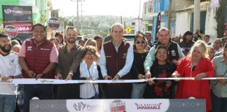 Entrega Pepe Chedraui obras de pavimentación en la Junta Auxiliar de San Jerónimo Caleras