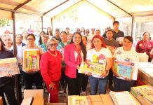 Impulsa Tonantzin Fernández educación de la niñez cholulteca con entrega de libros de texto