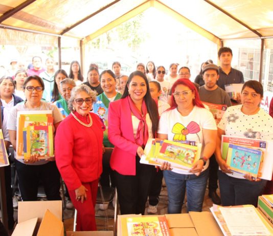 Impulsa Tonantzin Fernández educación de la niñez cholulteca con entrega de libros de texto