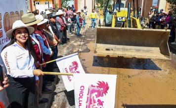 Tonantzin Fernández atiende rezago histórico en vialidades de Santiago Momoxpan y San Diego Cuachayotla